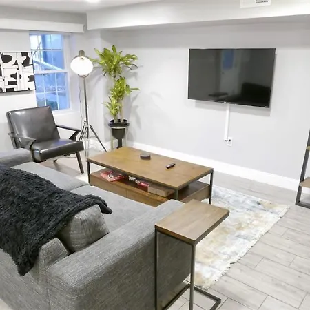 Federalist Style Rowhouse Sleeps 4 With Parking Apartamento